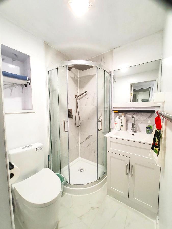 Renovated Cozy Bedroom With Private Washroom Τορόντο Εξωτερικό φωτογραφία