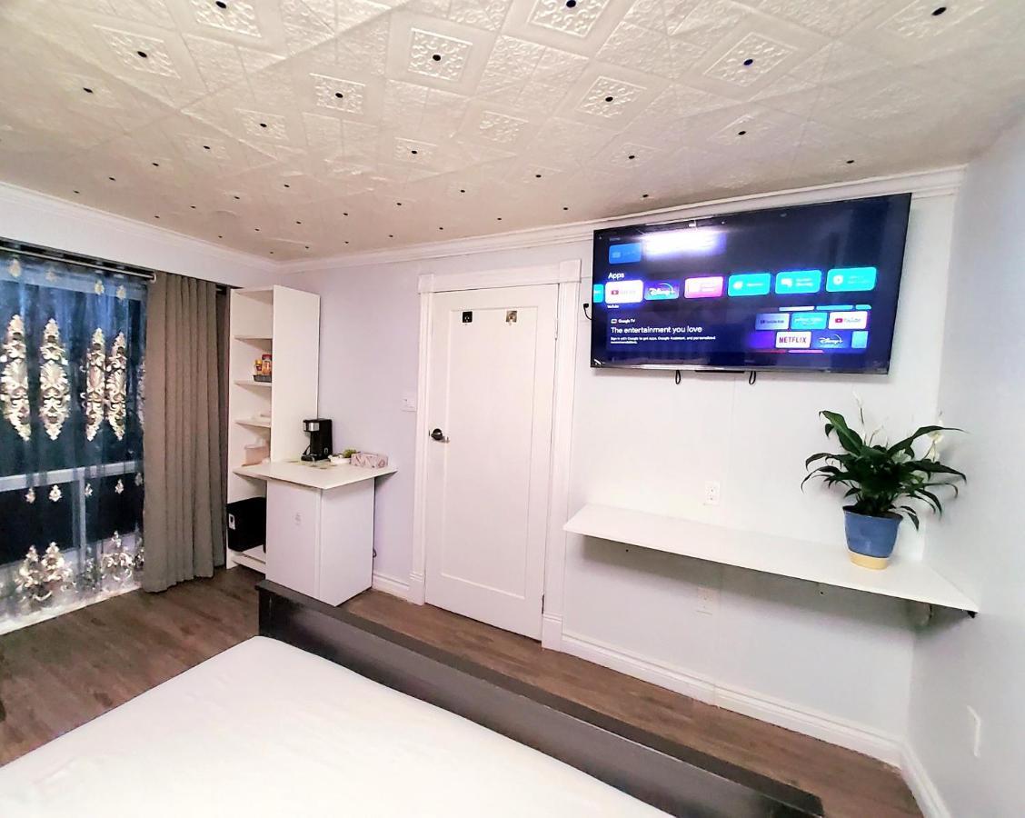 Renovated Cozy Bedroom With Private Washroom Τορόντο Εξωτερικό φωτογραφία